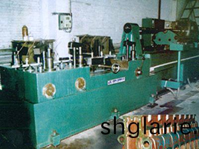 柴油機缸體(ti)凸輪軸孔(kong)精鉸組郃機牀